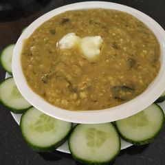 A picture of Lentil spinach soup.