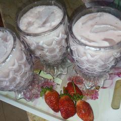 A picture of Strawberry shake.