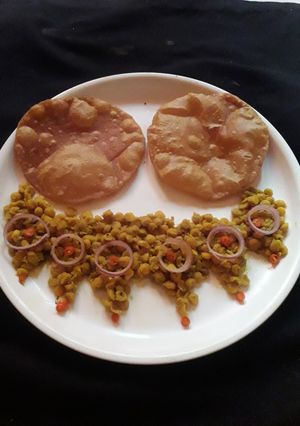 A picture of Lal saager luchi.