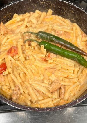 صورة لوصفة معكرونة بالدجاج والطماطم الكرزية🍅🍝