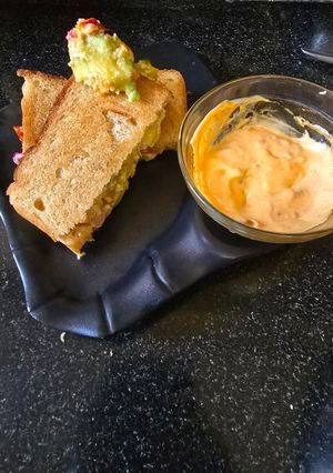 A picture of Tofu avocado sandwich.