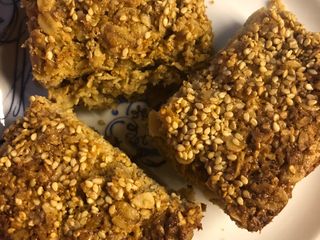 Tahini apricot flapjacks - vegan