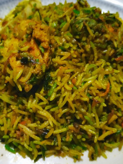 A picture of Hariyali murg biryani.