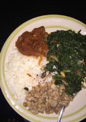 A picture of Rice and beans and vegetable.