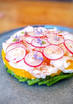 Une photo de Carpaccio gambas agrumes avocat