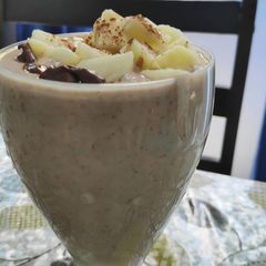 A picture of Apple oats nutella shake.