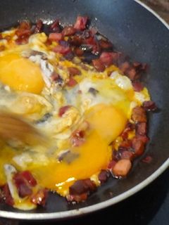 Una foto de Huevos con chorizo