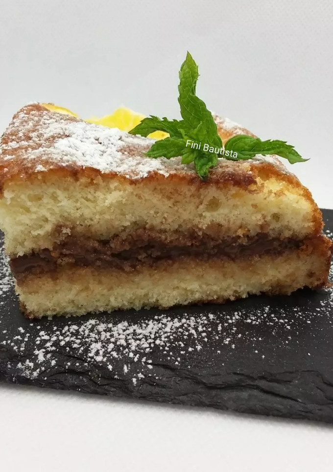 Una foto de Bizcocho de naranja relleno de crema de chocolate