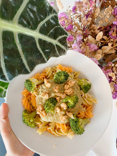 Una foto de Pasta con pesto de brócoli y nueces