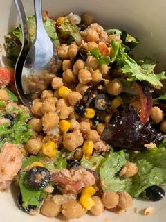 Una foto de Ensalada de garbanzos