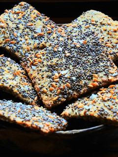 Una foto de Crackers de quinoa y semillas