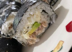 Una foto de Sushi de Atún Casero 🍣