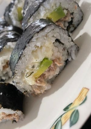 Una foto de Sushi de Atún Casero 🍣