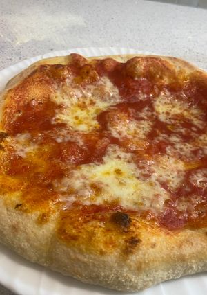 Foto di Pizza con la biga cotta nel fornetto Ferrari