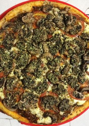 Una foto de Pizza casera de champiñones