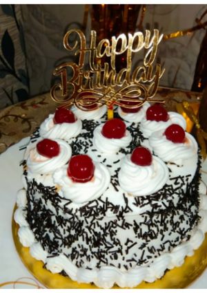 A picture of Black Forest Cake.