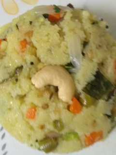 வெஜிடபுள் ரவா உப்பிடு (Vegetable rava uppidu recipe in tamil) செய்முறை முக்கிய புகைப்படம்