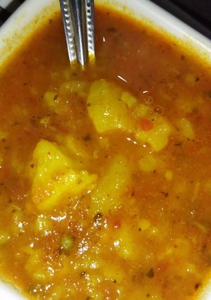 A picture of Rasedaar aloo.