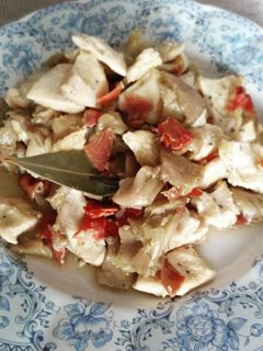 Una foto de Pollo al vino con setas