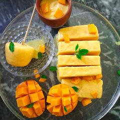 A picture of Mango ice cream.