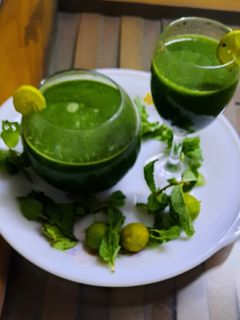 मिंट लेमोनेड (Mint Lemonade Recipe In Marathi) रेसिपी चे मुख्य फोटो