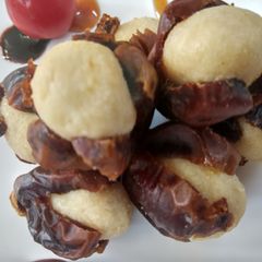 A picture of Milky stuffed dates.