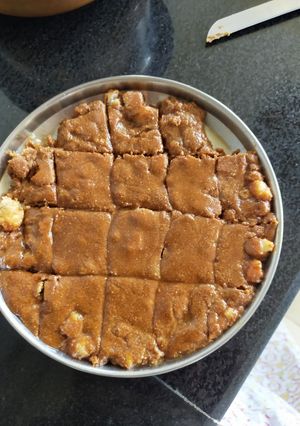 A picture of Sukhadi - Gol Papdi.