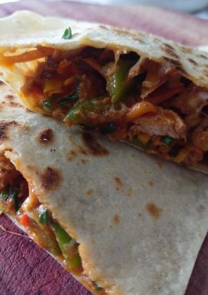 A picture of Simple chicken quesadilla.