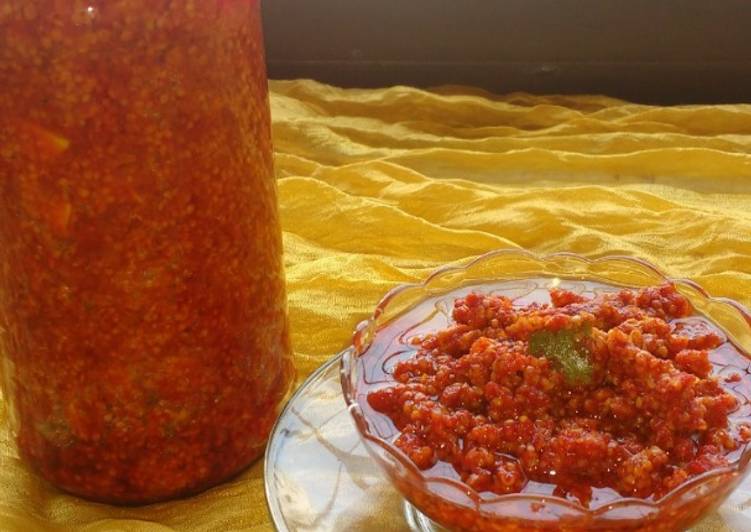 Raw mango-fenugreek seed pickle