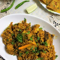 A picture of Phulkophi Muger Dal er Dalna (Cauliflower-Green Gram Lentil Curry - Bengali Style).