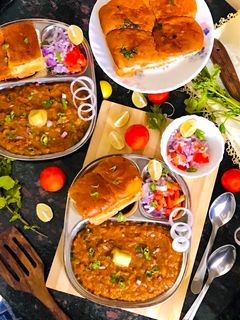 पाव भाजी(pav bhaji recipe in hindi) रेसिपी मुख्य फोटो