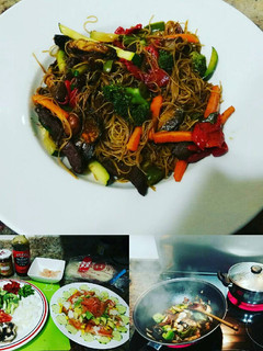 Una foto de Fideos fritos 3 delicias