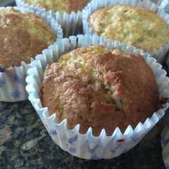 Una foto de Muffins de manzana y avena