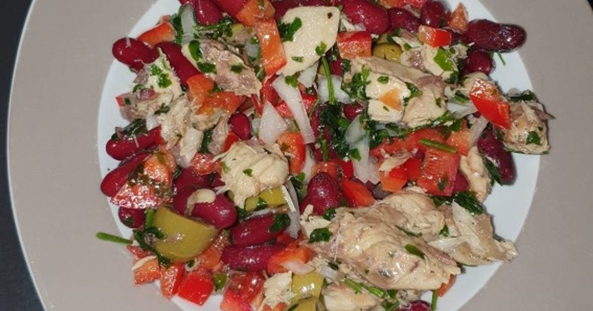 Салат с рыбными консервами и фасолью, рецепты с фото (25
