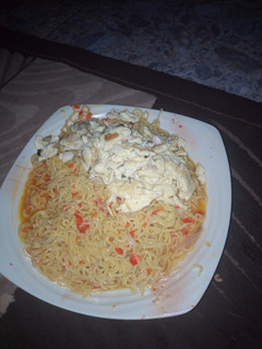 A picture of Indomi Noodle & egg.