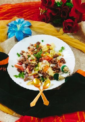 A picture of Mexican salad.