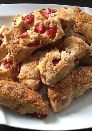 Hình của món Bánh mì dâu tây (bé ăn dặm blw).