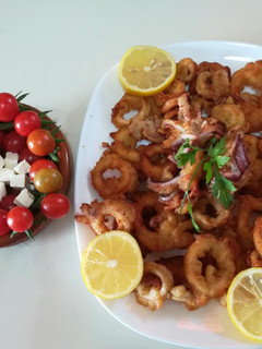 Una foto de Calamares enharinados con cerveza