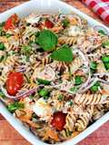 Salada de Macarrão com Atum e Molho de Iogurte