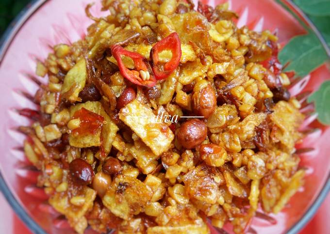Wajib coba! Bagaimana cara buat Kering tempe kacang kentang sajian Hari Raya dijamin menggugah selera