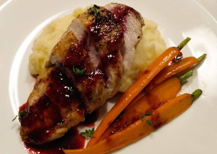 Recipe of Ultimate Pan-seared chicken with blackberry gastrique