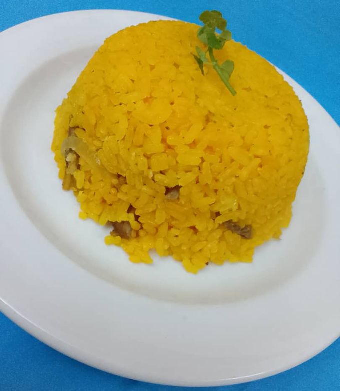 Una foto de Arroz amarillo con carne de cerdo