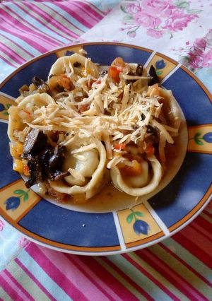 Una foto de Agnolottis de verdura y ricota con salsa liviana de champiñones