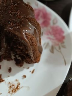 عکسی از دستور کیک موکا با سس موکا