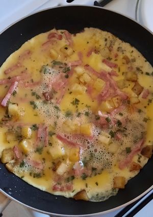 Une photo de L'omelette garnie de Nadouche