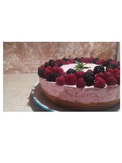 Erdei gyümölcsös torta recept fotója