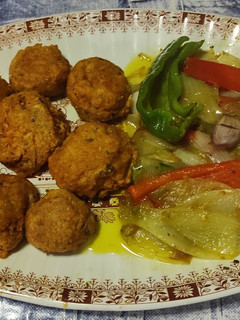 Una foto de Albóndigas de verduras con verduras al curry