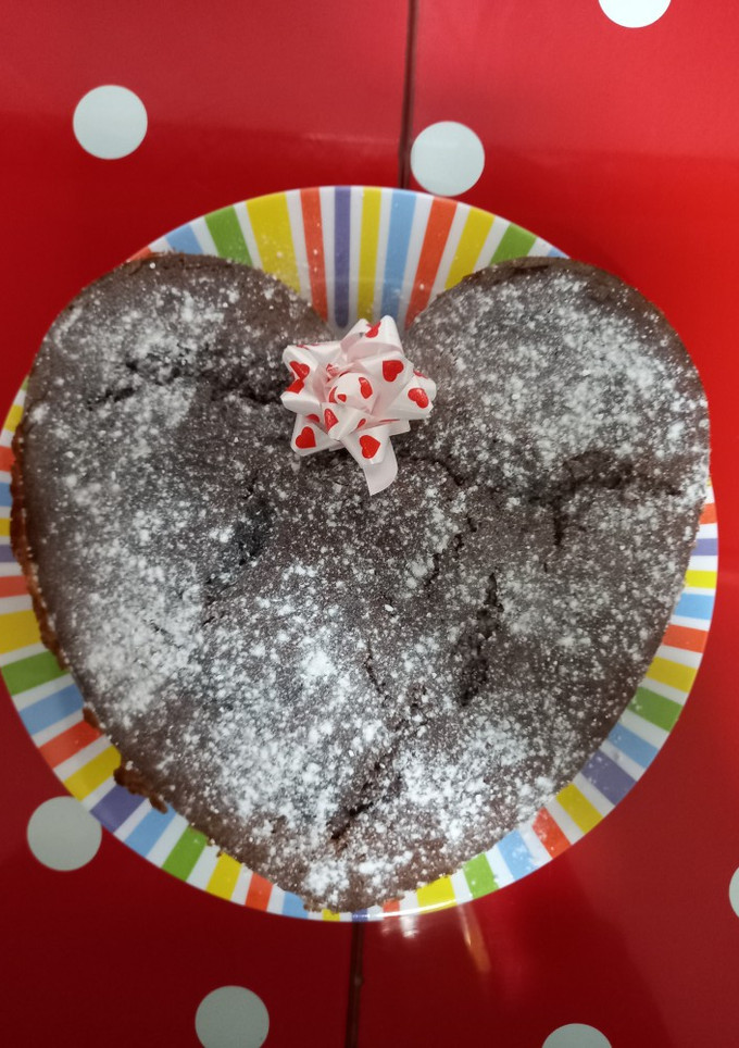 Una foto de Pastel de San Valentín de chocolate y fresa
