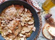 Una foto di scaloppine di vitello