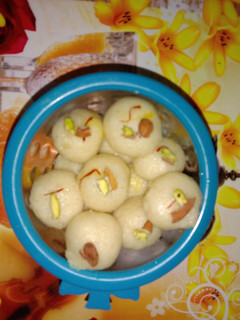 सूजी के रसगुल्ले (Suji ke rasgulle recipe in hindi) रेसिपी मुख्य फोटो